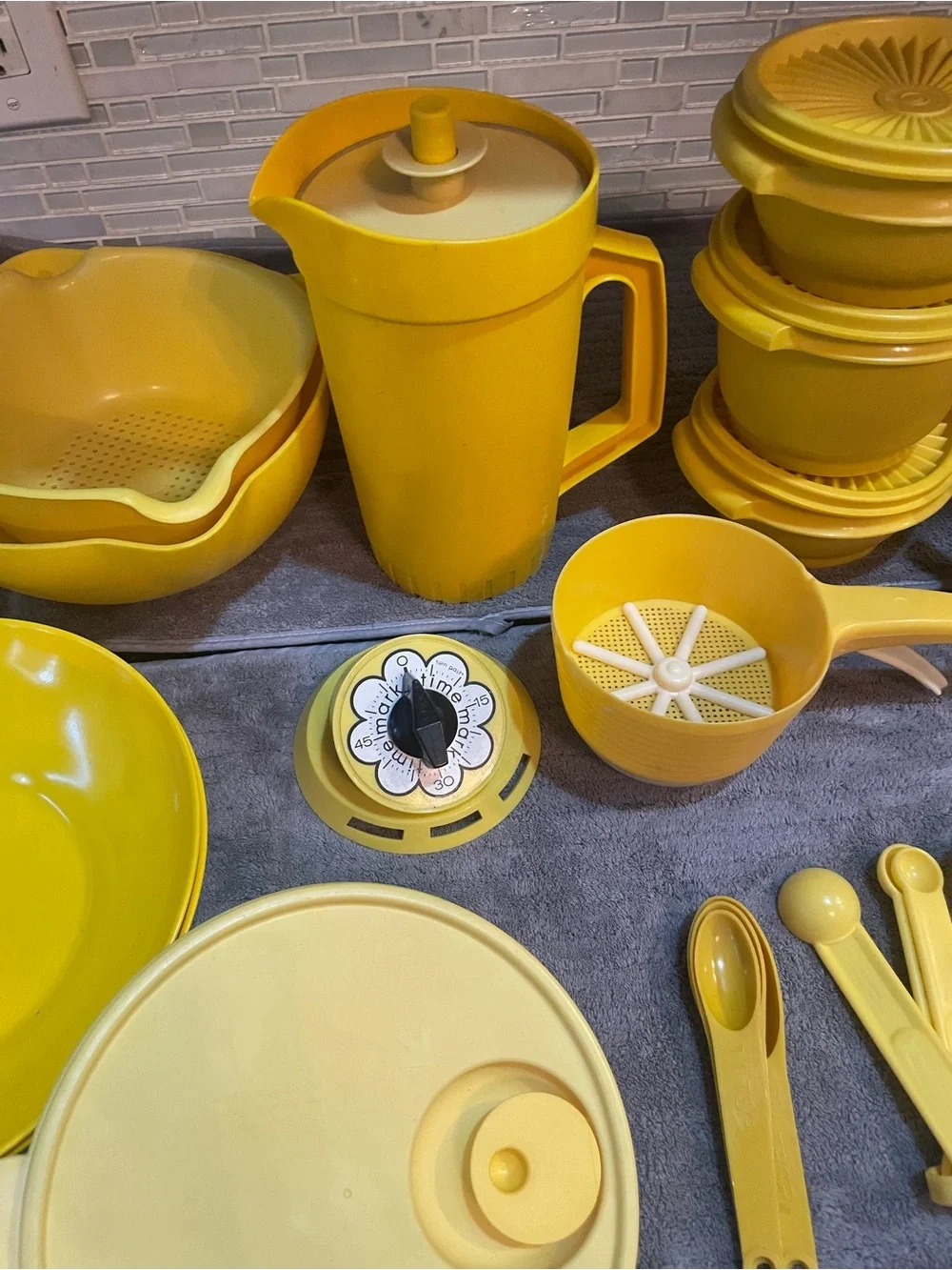 Vintage Tupperware Rubber Maid Yellow Mixed Lot